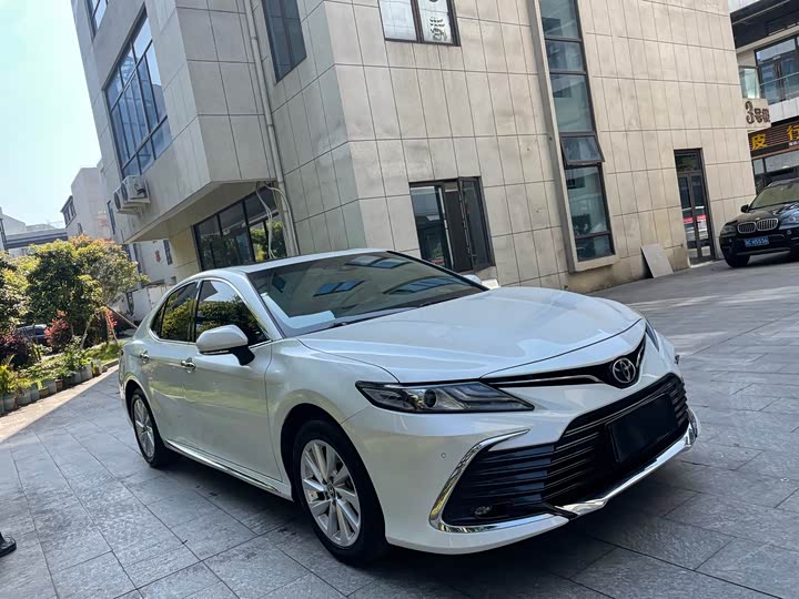 Фото 3 - Toyota Camry