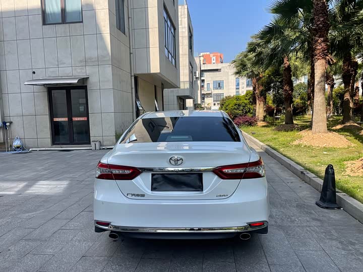 Фото 5 - Toyota Camry