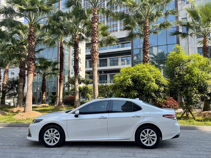 Фото 7 - Toyota Camry