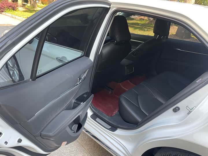 Фото 9 - Toyota Camry