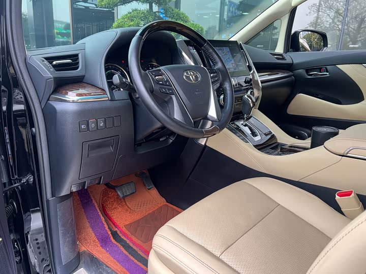 Фото 2 - Toyota Alphard