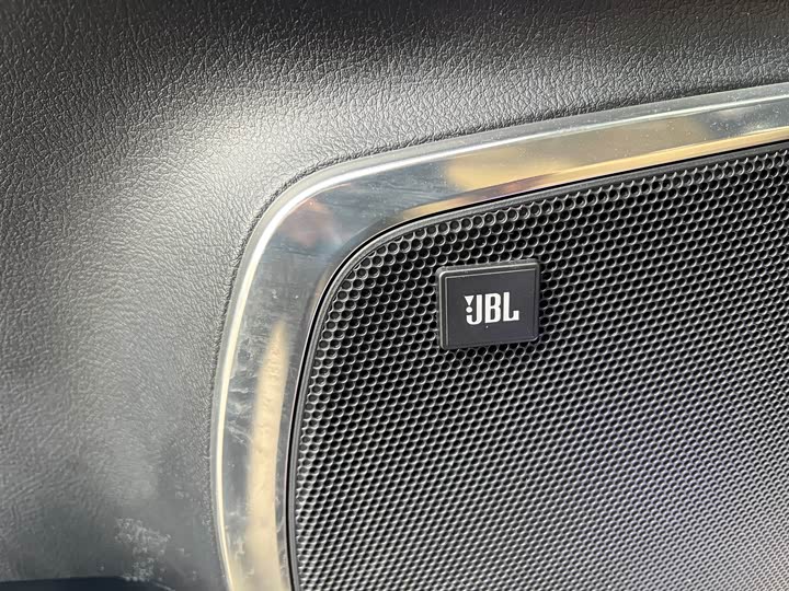 Фото 3 - Toyota Alphard