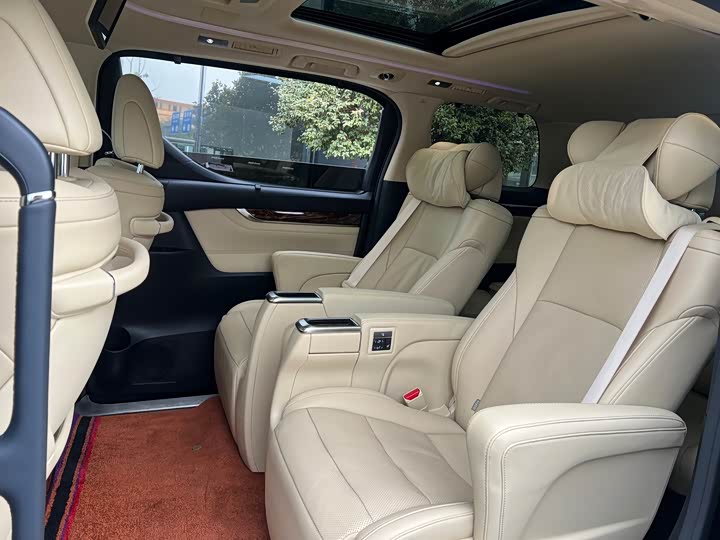 Фото 4 - Toyota Alphard