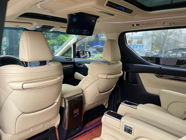 Фото 5 - Toyota Alphard