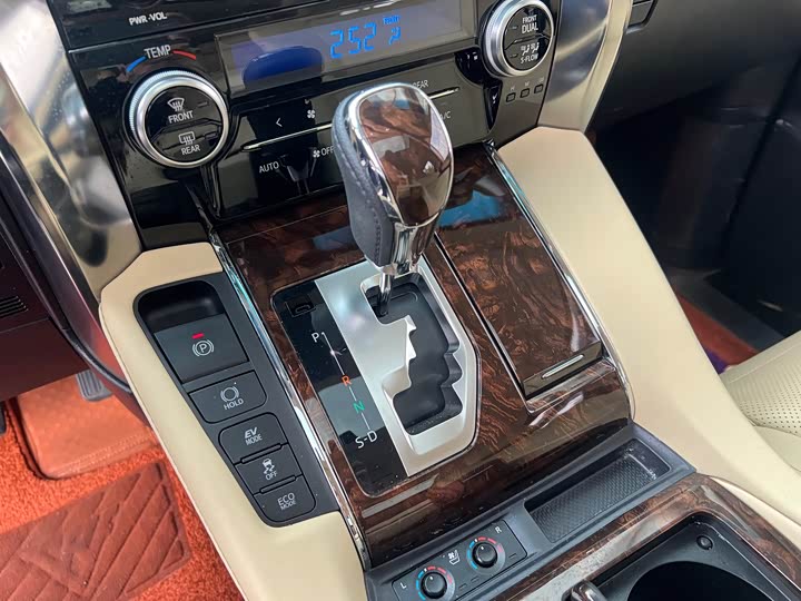 Фото 8 - Toyota Alphard