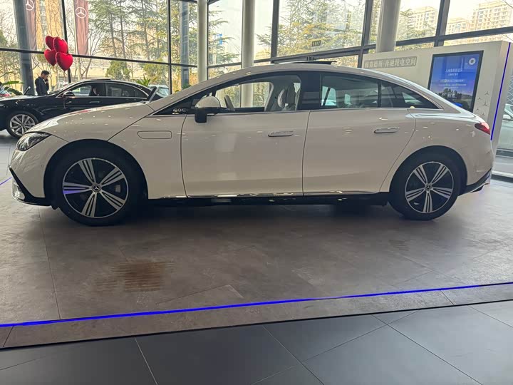 Фото 3 - Mercedes-Benz EQE