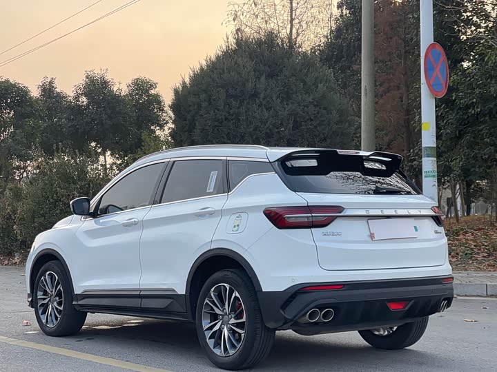 Фото 5 - Geely Coolray