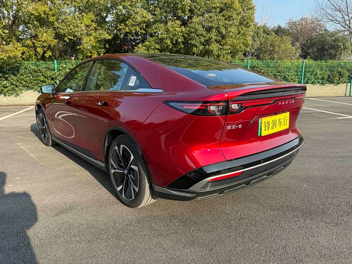 Фото 7 - Mazda EZ-6