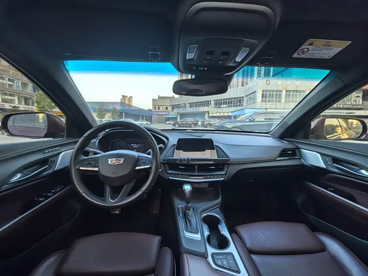 Фото 6 - Cadillac CT4