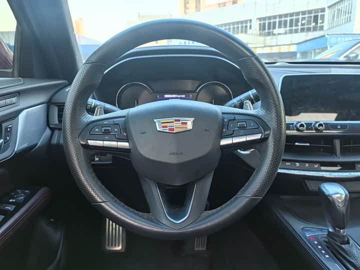 Фото 9 - Cadillac CT4