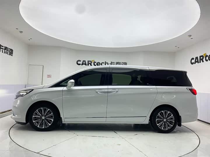 Фото 8 - Buick GL8 ES