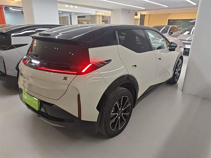 Фото 7 - Zeekr X