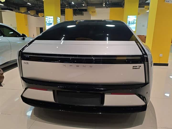 Фото 6 - XPeng P7