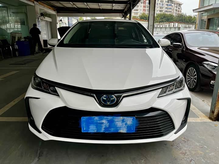 Фото 2 - Toyota Corolla