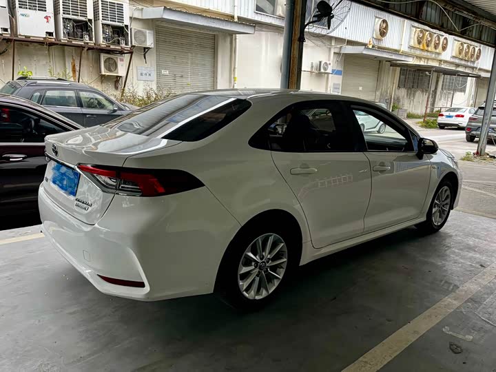 Фото 4 - Toyota Corolla