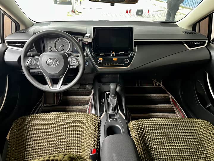 Фото 9 - Toyota Corolla