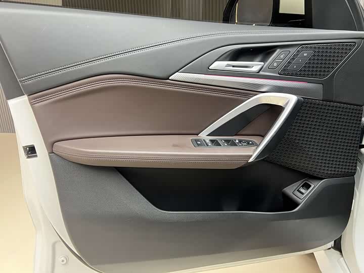 Фото 8 - BMW iX1