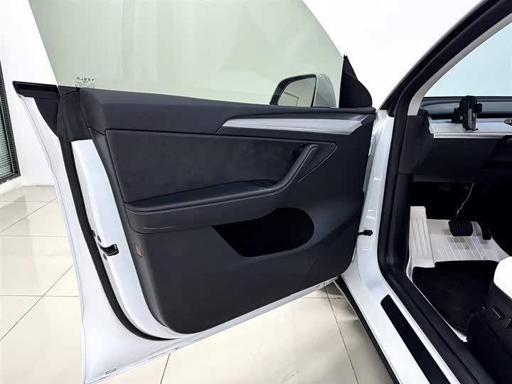 Фото 8 - Tesla Model Y