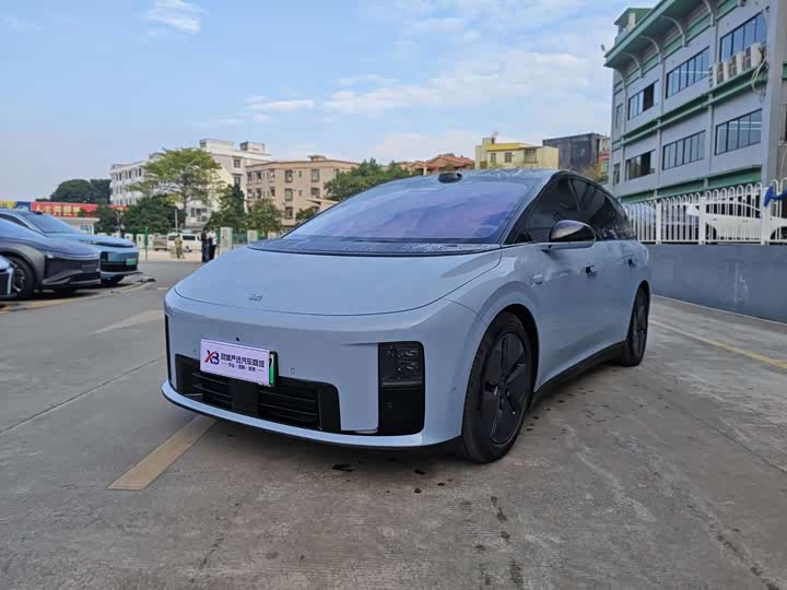 Фото 1 - LiXiang i8