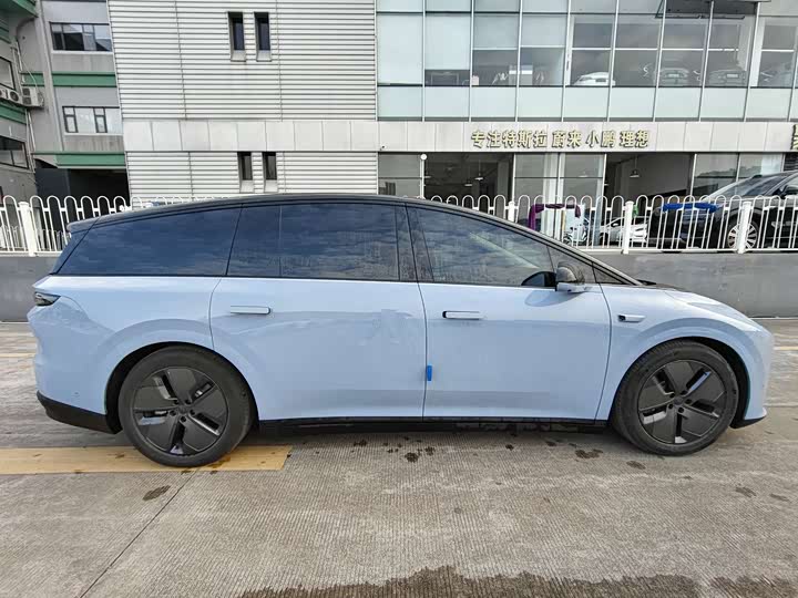 Фото 8 - LiXiang i8