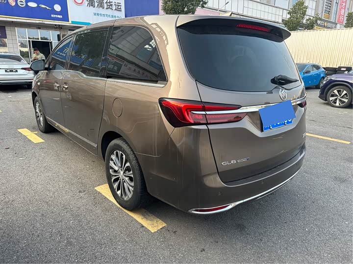 Фото 7 - Buick GL8 ES