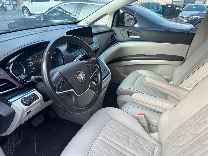 Фото 9 - Buick GL8 ES