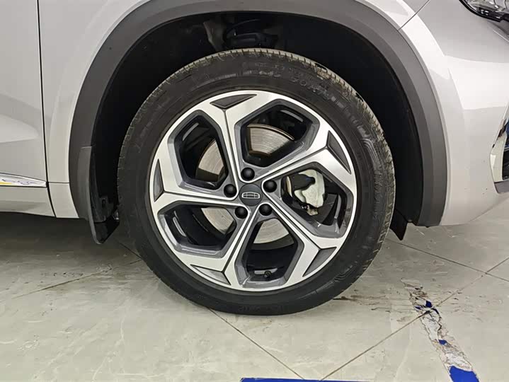 Фото 6 - Geely Monjaro