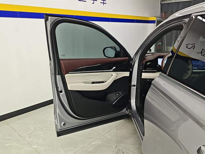 Фото 7 - Geely Monjaro