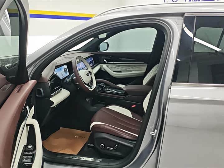 Фото 9 - Geely Monjaro