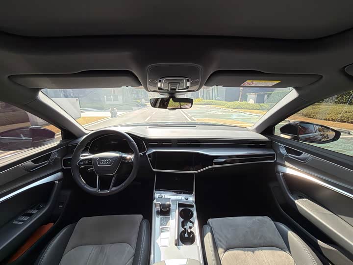 Фото 5 - Audi A6L