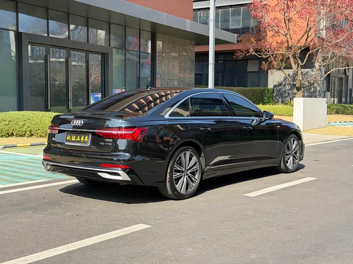 Фото 7 - Audi A6L