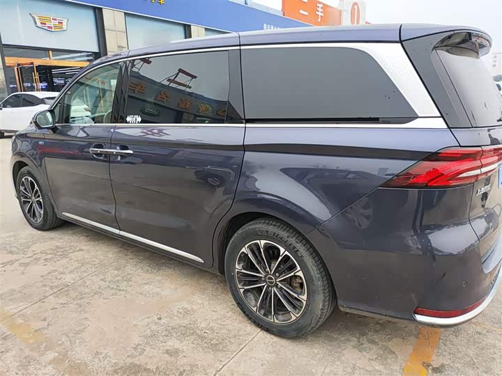 Фото 5 - Roewe iMax 8