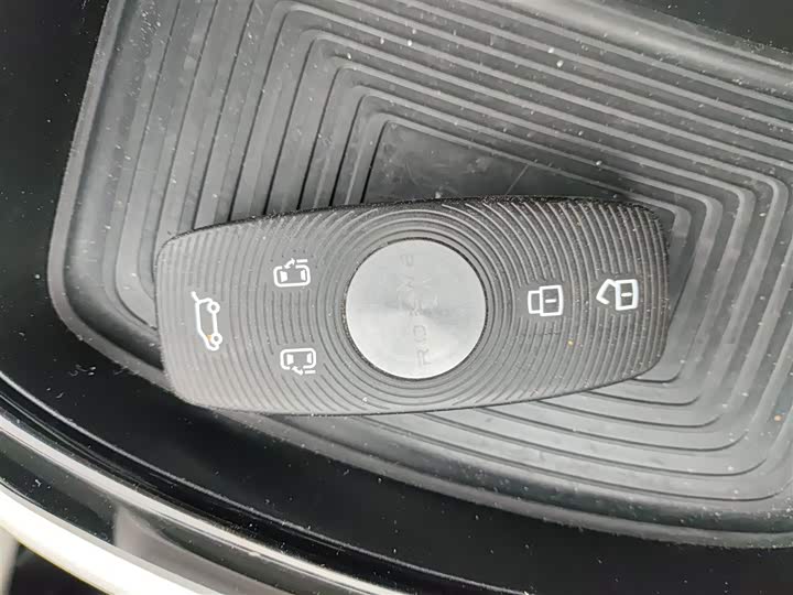 Фото 9 - Roewe iMax 8