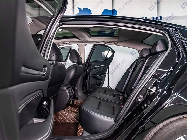 Фото 9 - Nissan Teana