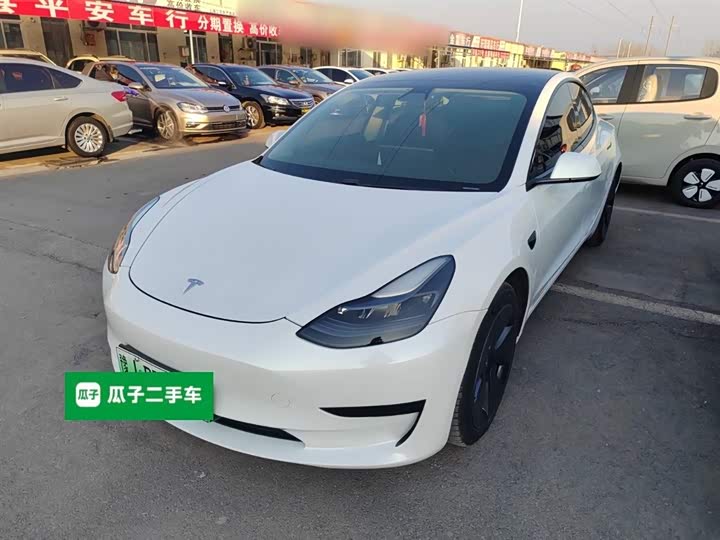 Фото 1 - Tesla Model 3