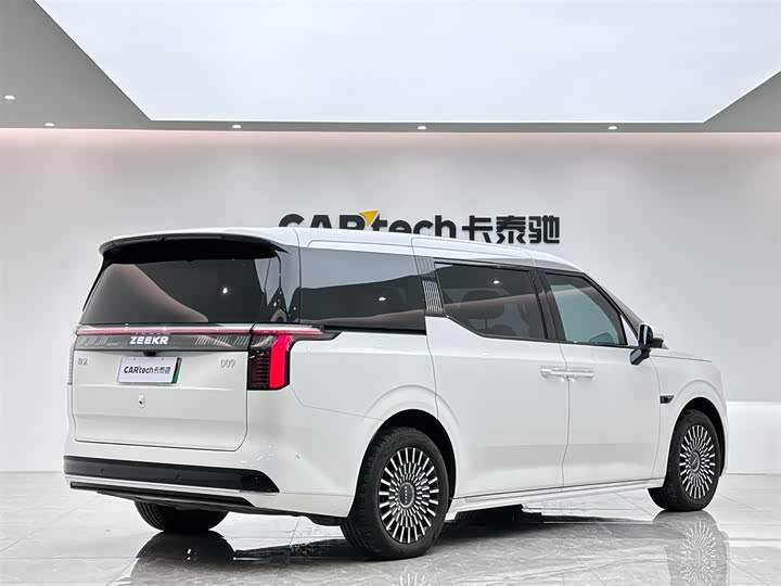 Фото 5 - Zeekr 009