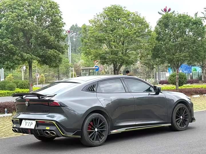 Фото 8 - Changan UNI-V