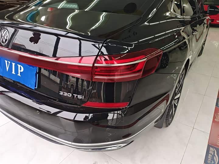 Фото 8 - Volkswagen Passat