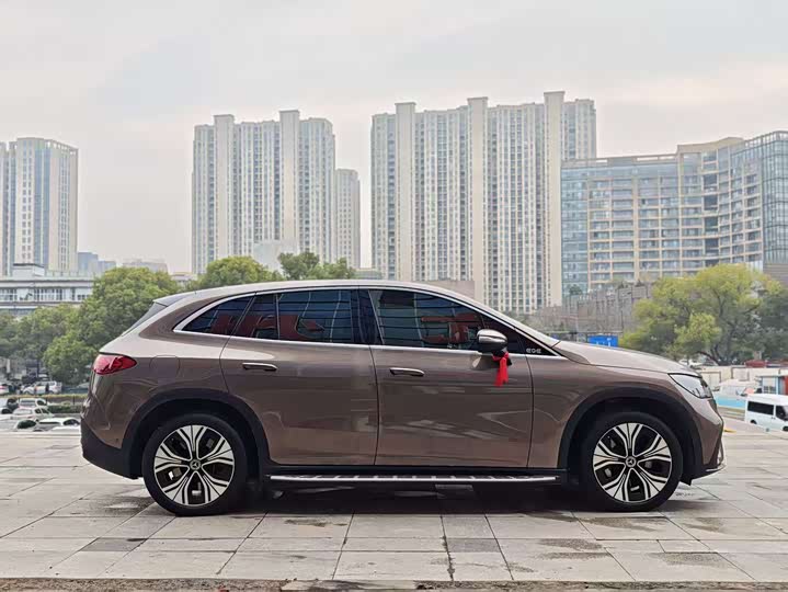 Фото 9 - Mercedes-Benz EQE SUV