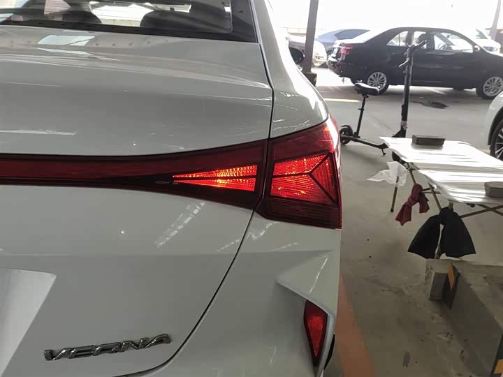 Фото 8 - Hyundai Verna