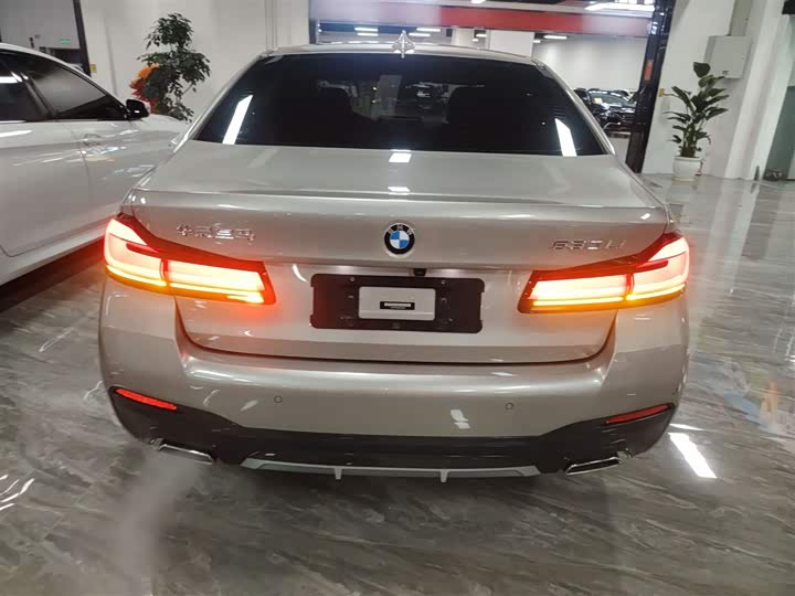 Фото 6 - BMW 5 Series