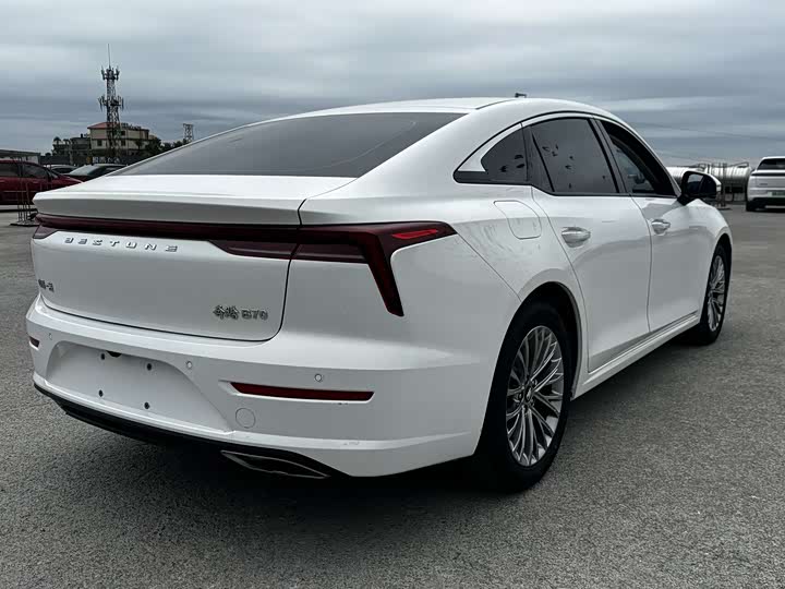 Фото 7 - Bestune B70