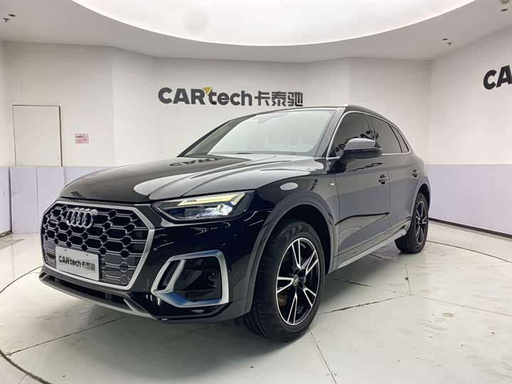 Фото 1 - Audi Q5L