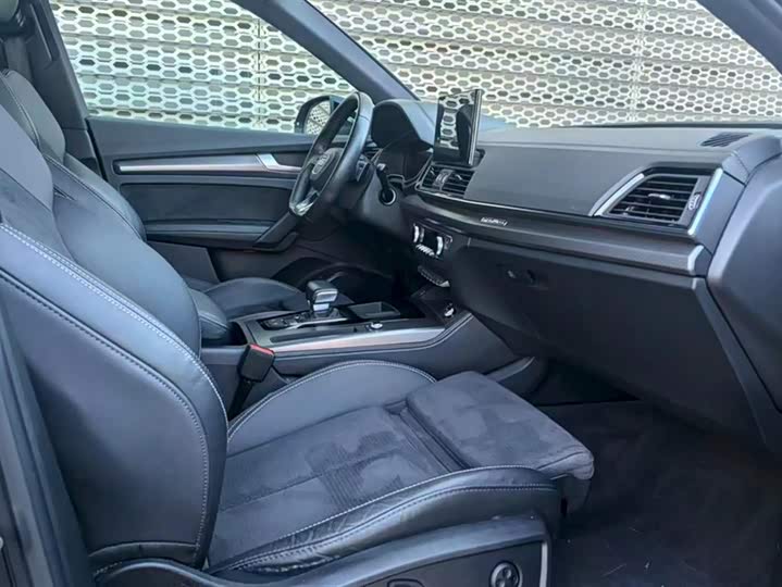 Фото 8 - Audi Q5L Sportback