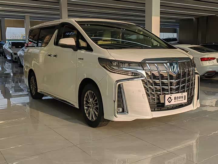 Фото 3 - Toyota Alphard