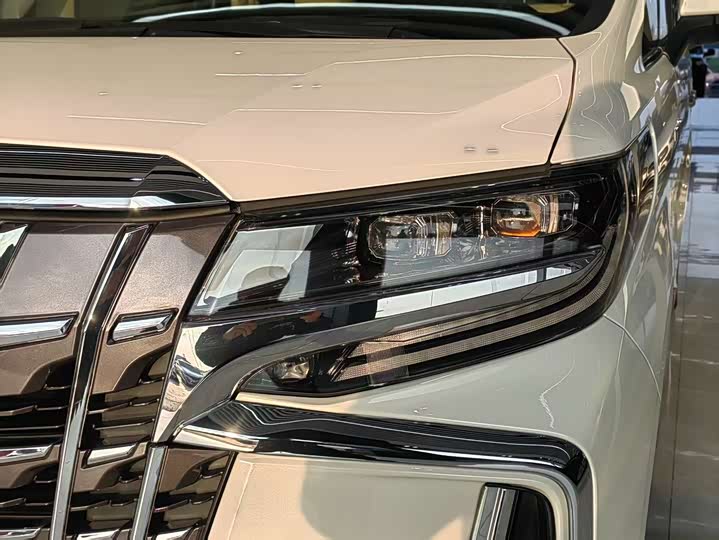 Фото 4 - Toyota Alphard