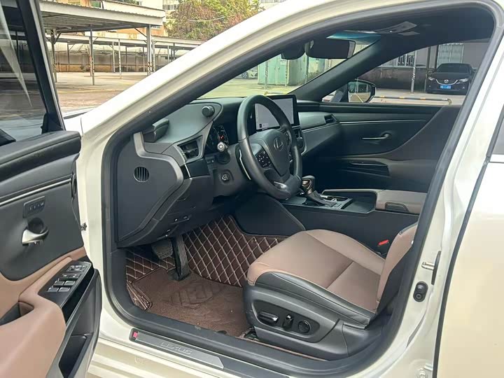 Фото 4 - Lexus ES