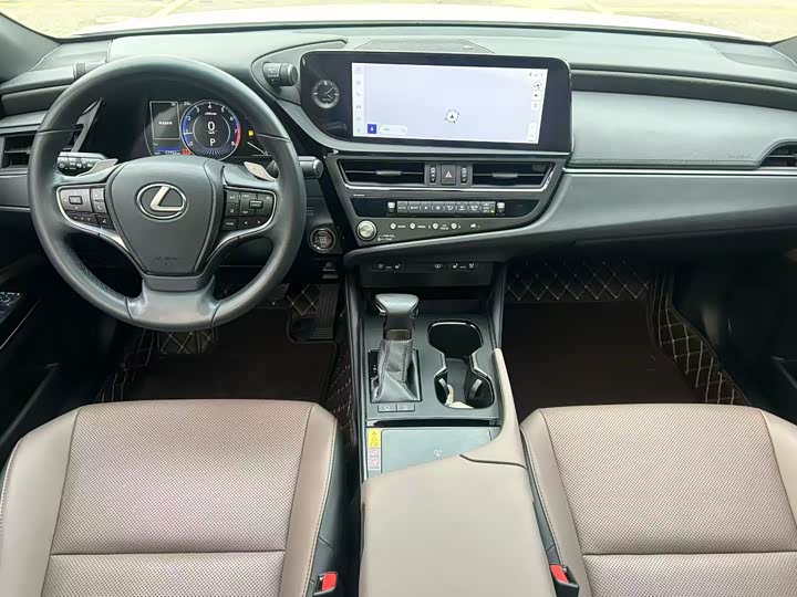 Фото 5 - Lexus ES