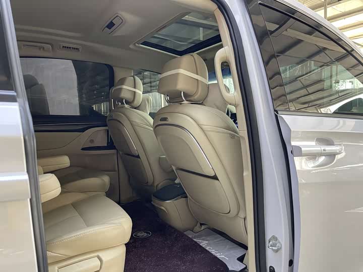 Фото 8 - Buick GL8 ES