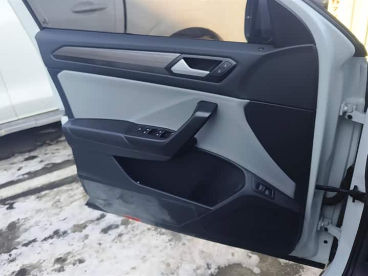 Фото 7 - Volkswagen T-Roc